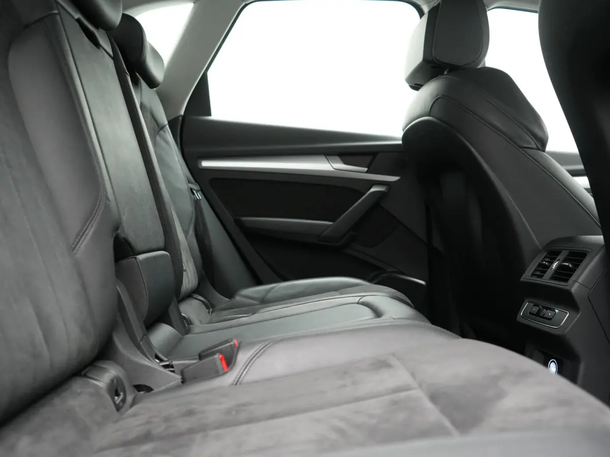 50 TFSI e Quattro S Line PHEV 300pk Dealer O.H. | Trekhaak Af Fabriek | Luchtvering | Alcantara Sportstoelen Verwarmd | Cruise Control | Navigatie Plus | DAB | LED Koplampen | 18"L.M | Plug 
