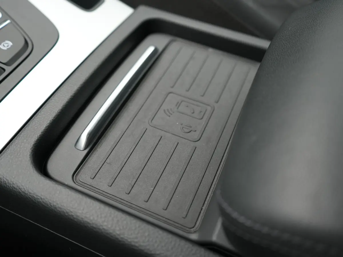 50 TFSI e Quattro S Line PHEV 300pk Dealer O.H. | Trekhaak Af Fabriek | Luchtvering | Alcantara Sportstoelen Verwarmd | Cruise Control | Navigatie Plus | DAB | LED Koplampen | 18"L.M | Plug 