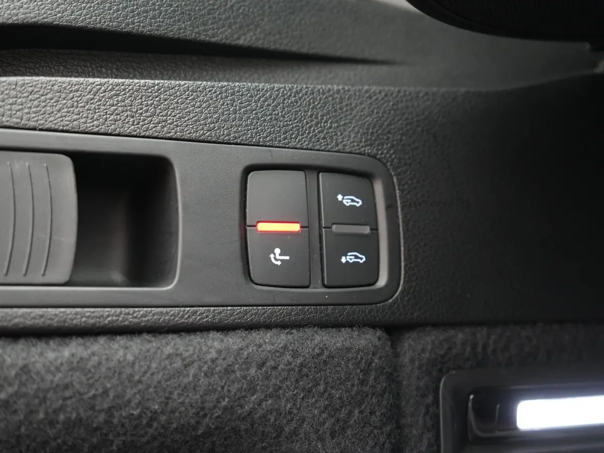 50 TFSI e Quattro S Line PHEV 300pk Dealer O.H. | Trekhaak Af Fabriek | Luchtvering | Alcantara Sportstoelen Verwarmd | Cruise Control | Navigatie Plus | DAB | LED Koplampen | 18"L.M | Plug 