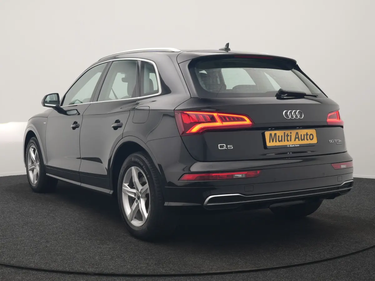 50 TFSI e Quattro S Line PHEV 300pk Dealer O.H. | Trekhaak Af Fabriek | Luchtvering | Alcantara Sportstoelen Verwarmd | Cruise Control | Navigatie Plus | DAB | LED Koplampen | 18"L.M | Plug 