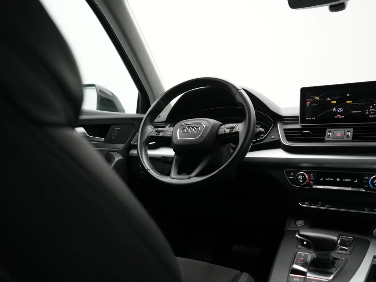 50 TFSI e Quattro S Line PHEV 300pk Dealer O.H. | Trekhaak Af Fabriek | Luchtvering | Alcantara Sportstoelen Verwarmd | Cruise Control | Navigatie Plus | DAB | LED Koplampen | 18"L.M | Plug 
