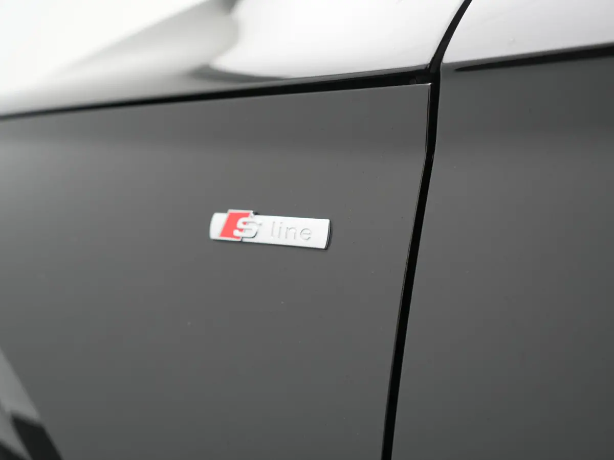50 TFSI e Quattro S Line PHEV 300pk Dealer O.H. | Trekhaak Af Fabriek | Luchtvering | Alcantara Sportstoelen Verwarmd | Cruise Control | Navigatie Plus | DAB | LED Koplampen | 18"L.M | Plug 