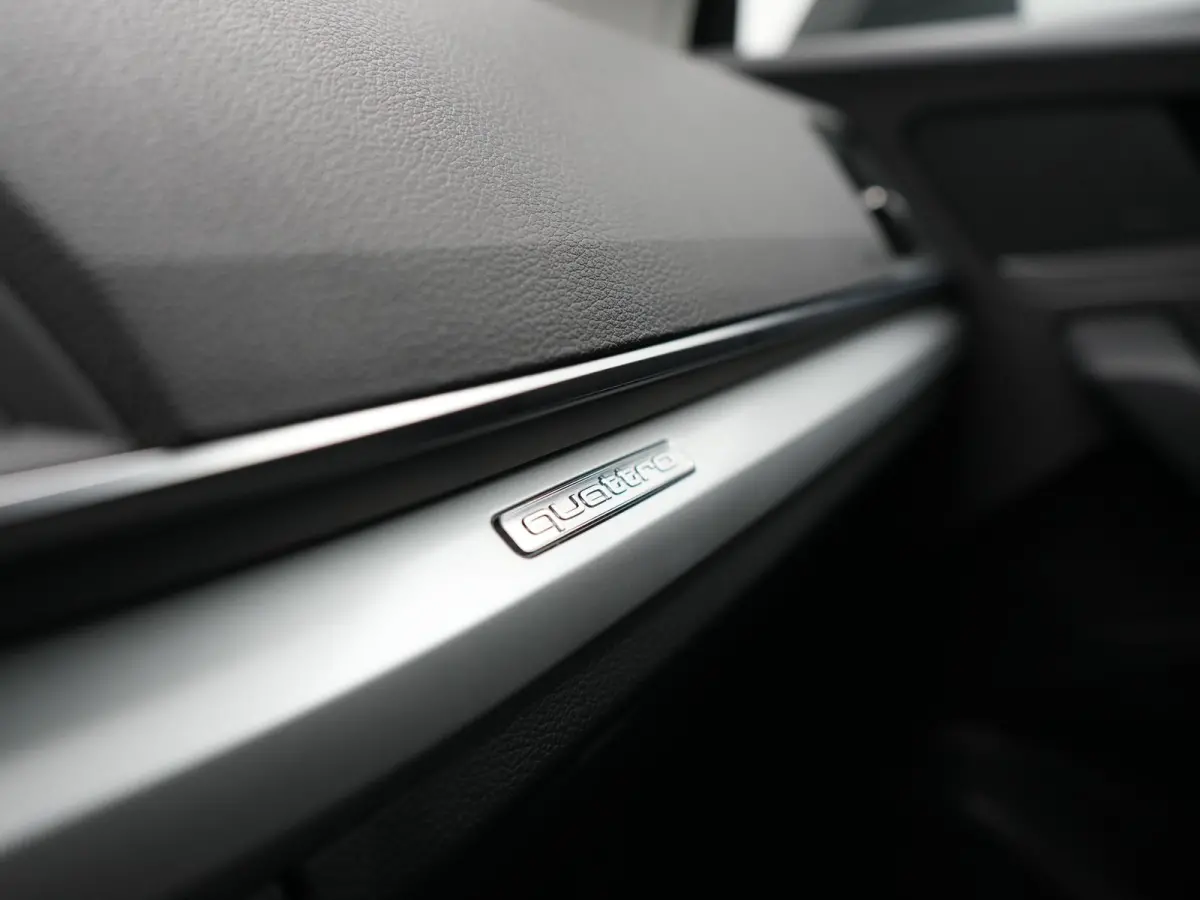 50 TFSI e Quattro S Line PHEV 300pk Dealer O.H. | Trekhaak Af Fabriek | Luchtvering | Alcantara Sportstoelen Verwarmd | Cruise Control | Navigatie Plus | DAB | LED Koplampen | 18"L.M | Plug 