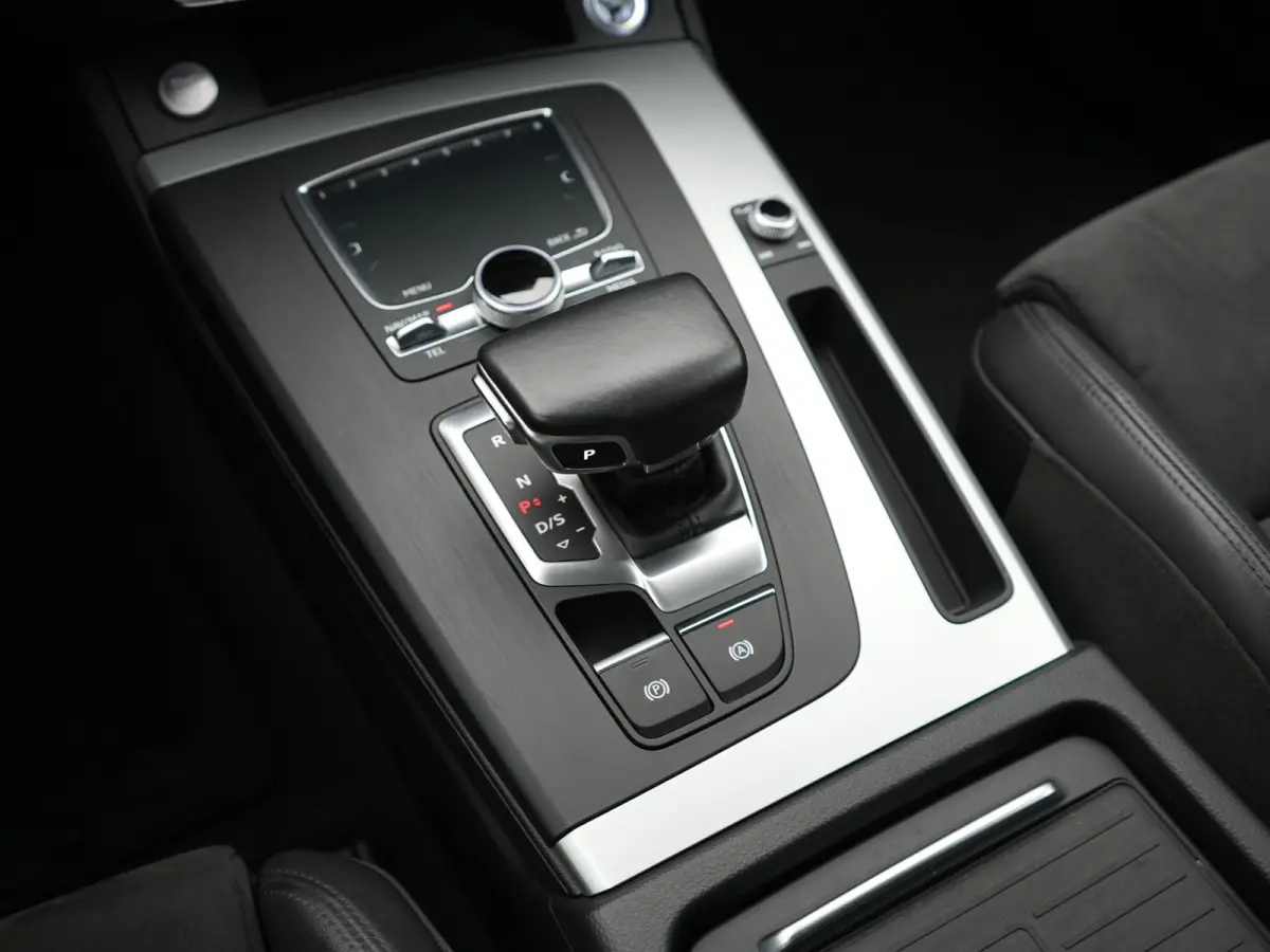 50 TFSI e Quattro S Line PHEV 300pk Dealer O.H. | Trekhaak Af Fabriek | Luchtvering | Alcantara Sportstoelen Verwarmd | Cruise Control | Navigatie Plus | DAB | LED Koplampen | 18"L.M | Plug 
