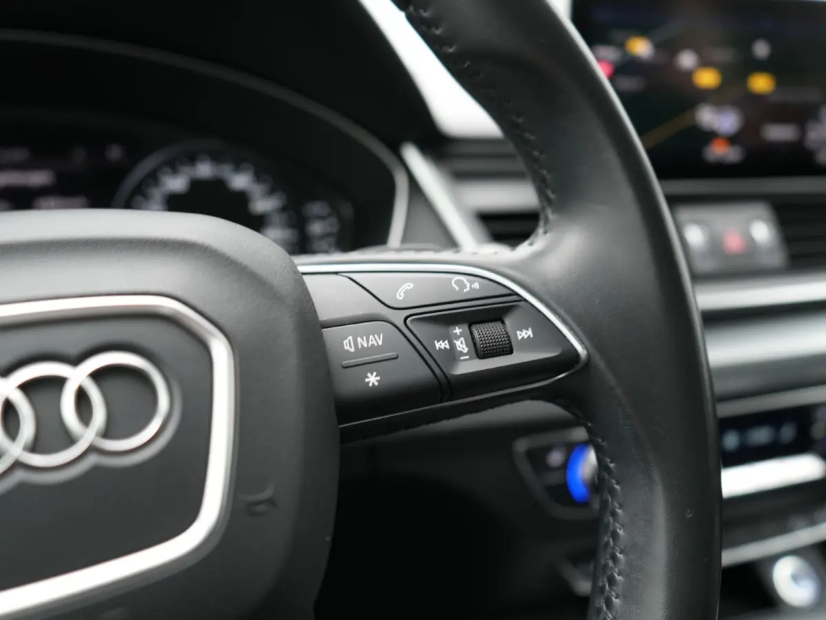 50 TFSI e Quattro S Line PHEV 300pk Dealer O.H. | Trekhaak Af Fabriek | Luchtvering | Alcantara Sportstoelen Verwarmd | Cruise Control | Navigatie Plus | DAB | LED Koplampen | 18"L.M | Plug 
