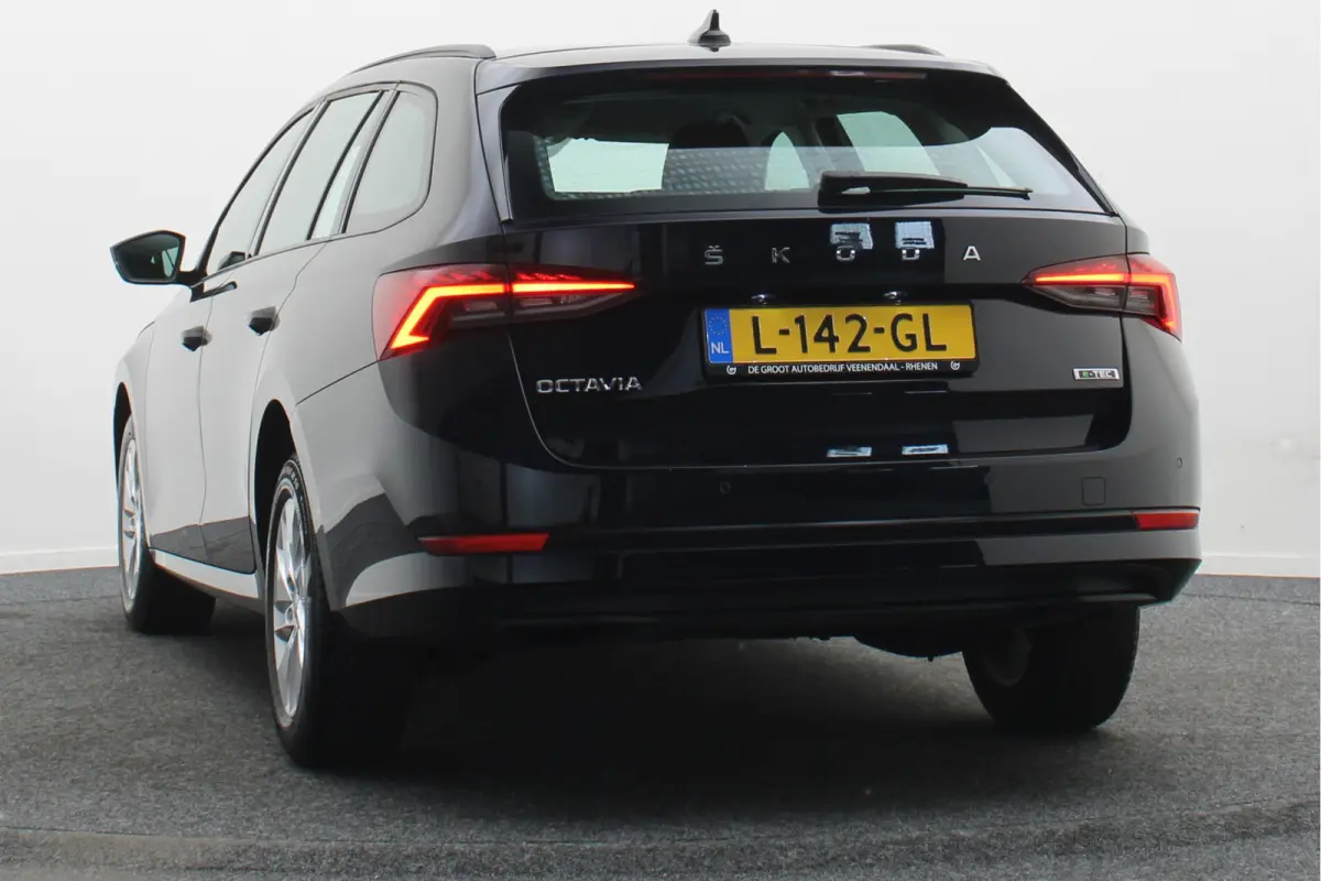 1.0 e-TSI DSG Business Edition Virtual Cockpit, Cruise, Apple Carplay, Rijstrooksensor, LED, DAB, PDC, 16''