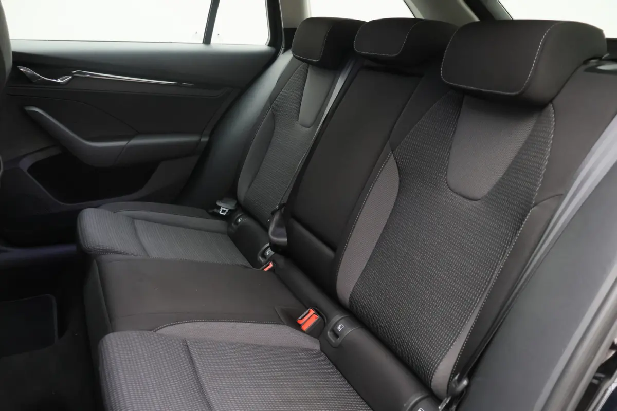 1.0 e-TSI DSG Business Edition Virtual Cockpit, Cruise, Apple Carplay, Rijstrooksensor, LED, DAB, PDC, 16''