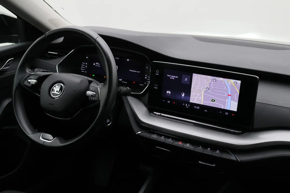 1.0 e-TSI DSG Business Edition Virtual Cockpit, Cruise, Apple Carplay, Rijstrooksensor, LED, DAB, PDC, 16''