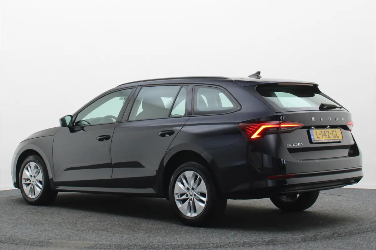 1.0 e-TSI DSG Business Edition Virtual Cockpit, Cruise, Apple Carplay, Rijstrooksensor, LED, DAB, PDC, 16''