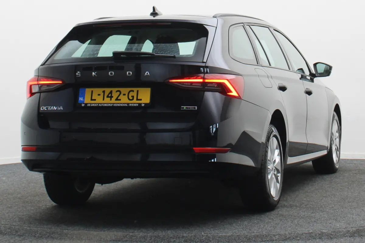 1.0 e-TSI DSG Business Edition Virtual Cockpit, Cruise, Apple Carplay, Rijstrooksensor, LED, DAB, PDC, 16''