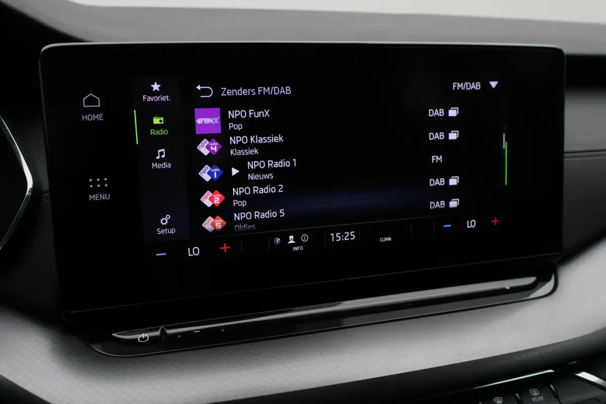 1.0 e-TSI DSG Business Edition Virtual Cockpit, Cruise, Apple Carplay, Rijstrooksensor, LED, DAB, PDC, 16''
