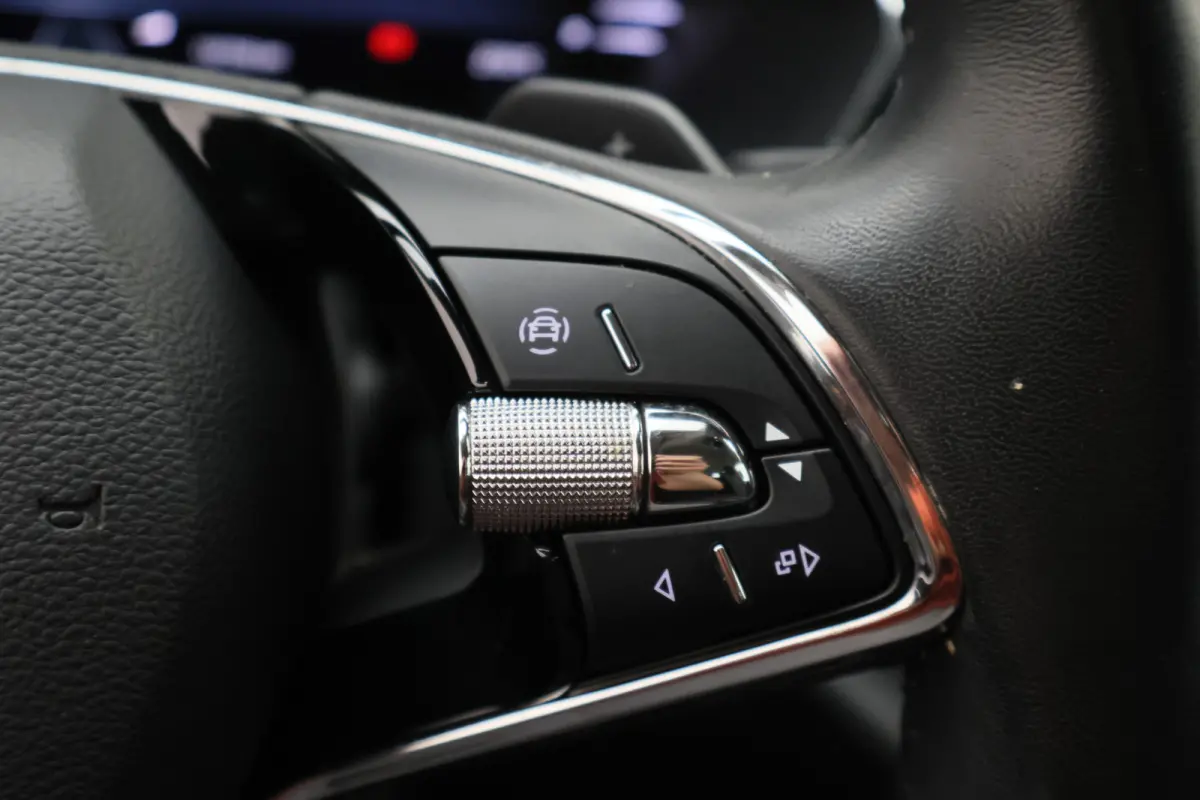 1.0 e-TSI DSG Business Edition Virtual Cockpit, Cruise, Apple Carplay, Rijstrooksensor, LED, DAB, PDC, 16''