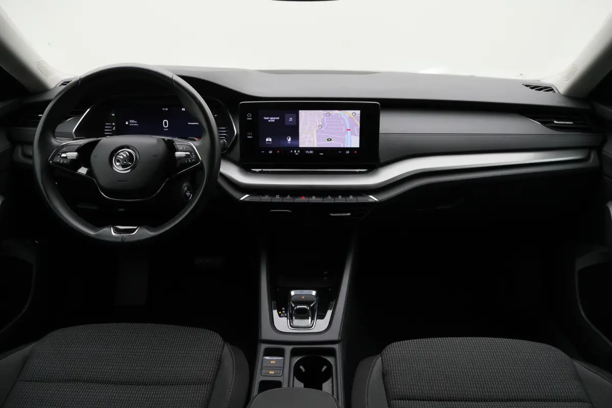 1.0 e-TSI DSG Business Edition Virtual Cockpit, Cruise, Apple Carplay, Rijstrooksensor, LED, DAB, PDC, 16''