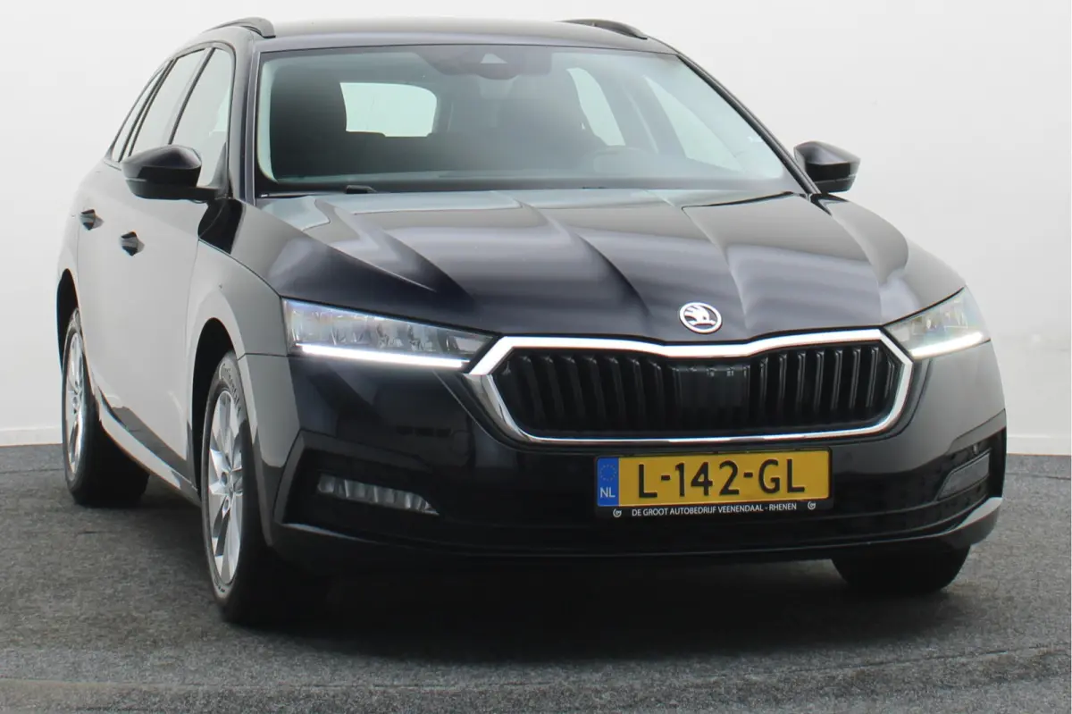 1.0 e-TSI DSG Business Edition Virtual Cockpit, Cruise, Apple Carplay, Rijstrooksensor, LED, DAB, PDC, 16''