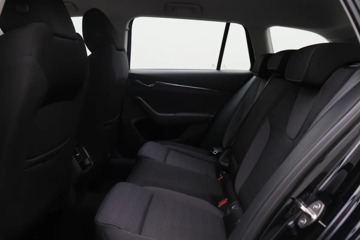 1.0 e-TSI DSG Business Edition Virtual Cockpit, Cruise, Apple Carplay, Rijstrooksensor, LED, DAB, PDC, 16''