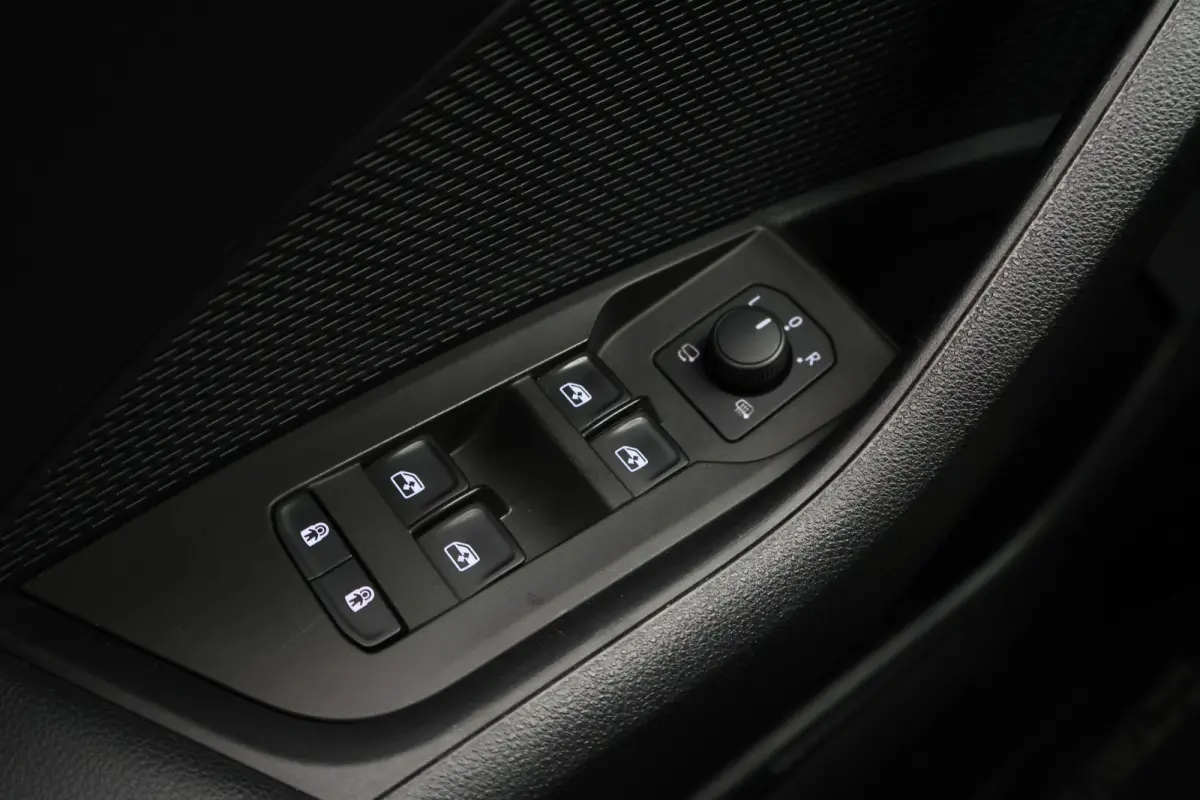 1.0 e-TSI DSG Business Edition Virtual Cockpit, Cruise, Apple Carplay, Rijstrooksensor, LED, DAB, PDC, 16''