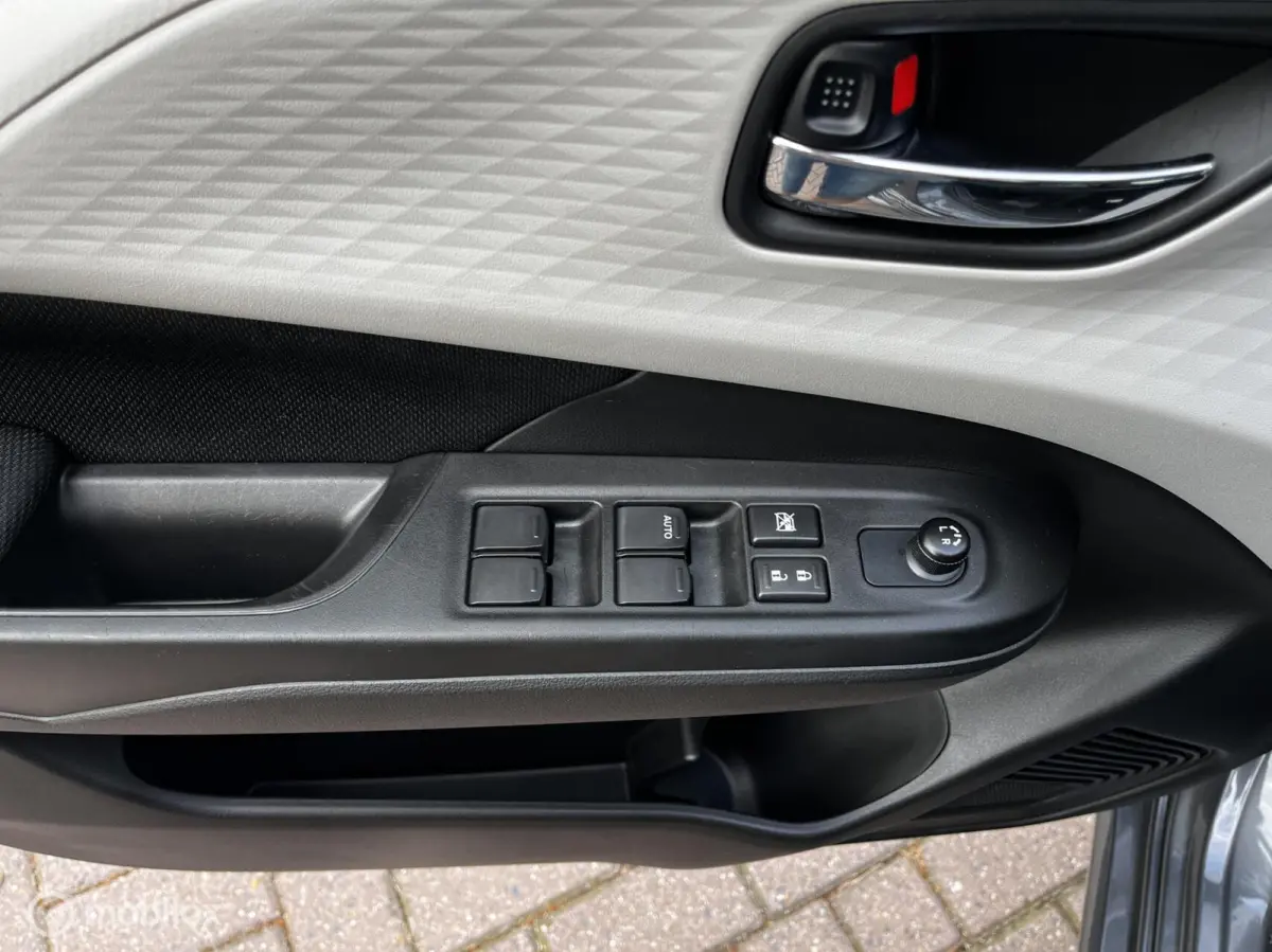1.2i Smart Hybrid AUTOMAAT/NAVI/CAMERA