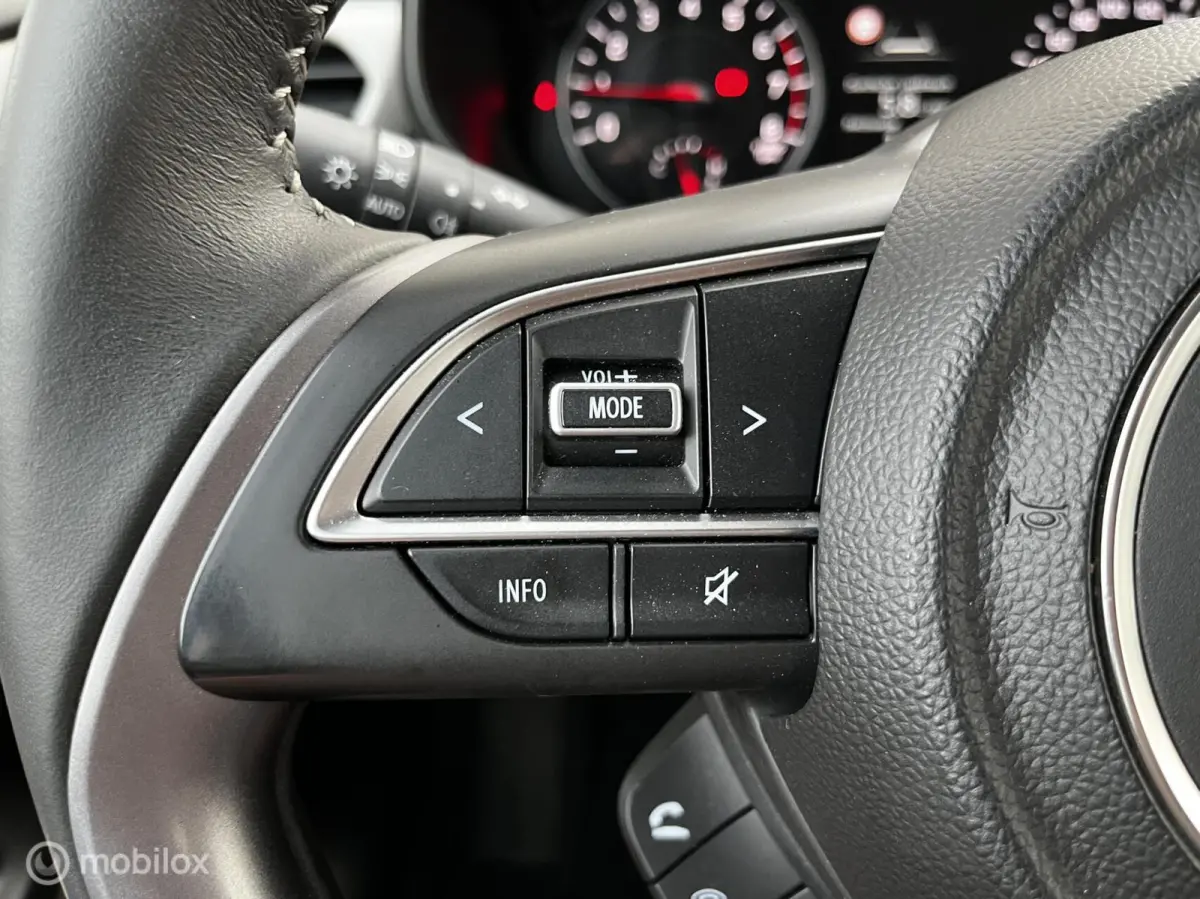 1.2i Smart Hybrid AUTOMAAT/NAVI/CAMERA
