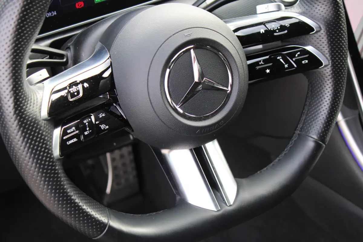 300e AMG Line NIGHT PAKKET DISTRONIC SFEER CARPLAY CAMERA MULTIBEAM 19''