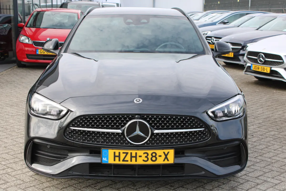 300e AMG Line NIGHT PAKKET DISTRONIC SFEER CARPLAY CAMERA MULTIBEAM 19''