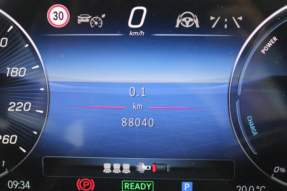 300e AMG Line NIGHT PAKKET DISTRONIC SFEER CARPLAY CAMERA MULTIBEAM 19''