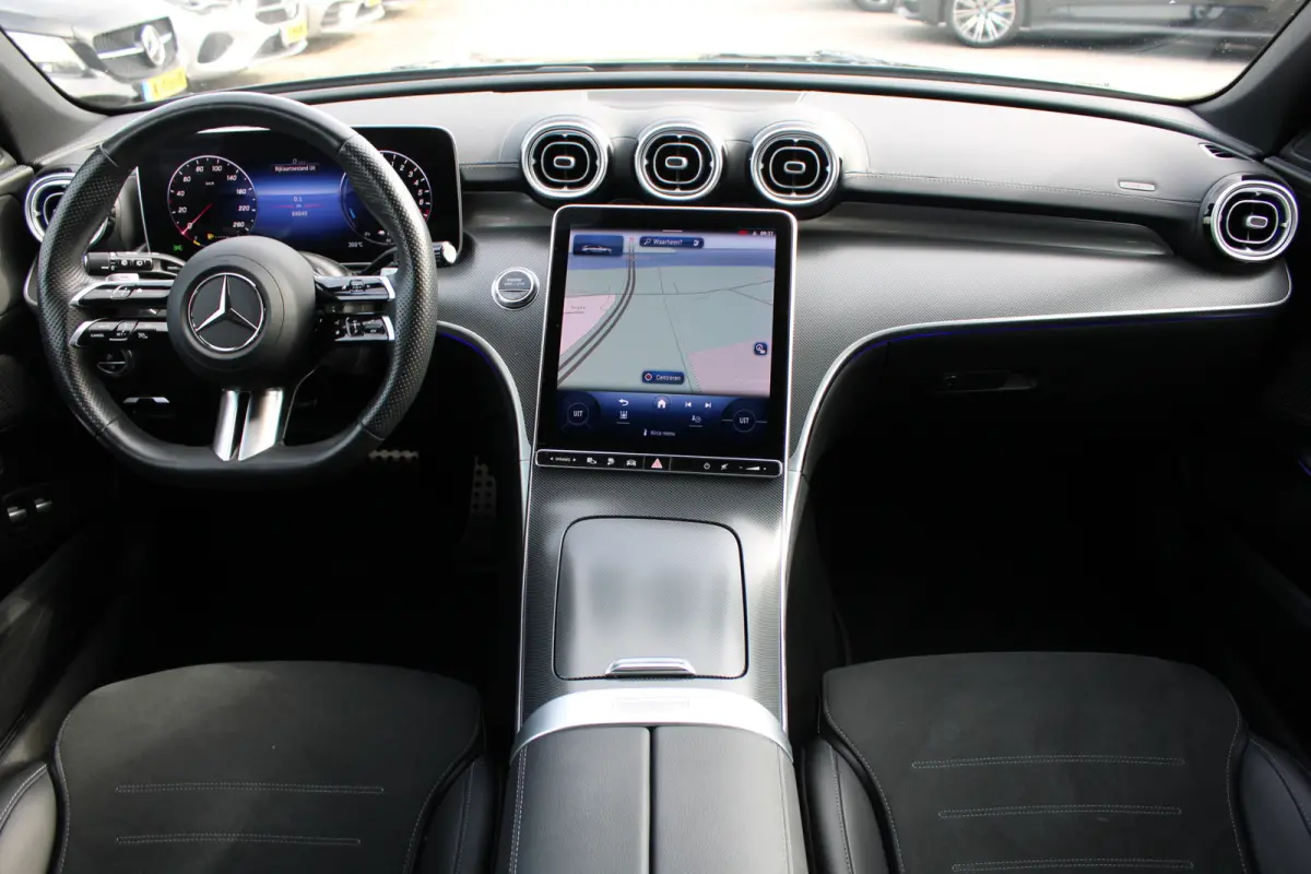 300e AMG Line NIGHT PAKKET DISTRONIC SFEER CARPLAY CAMERA MULTIBEAM 19''