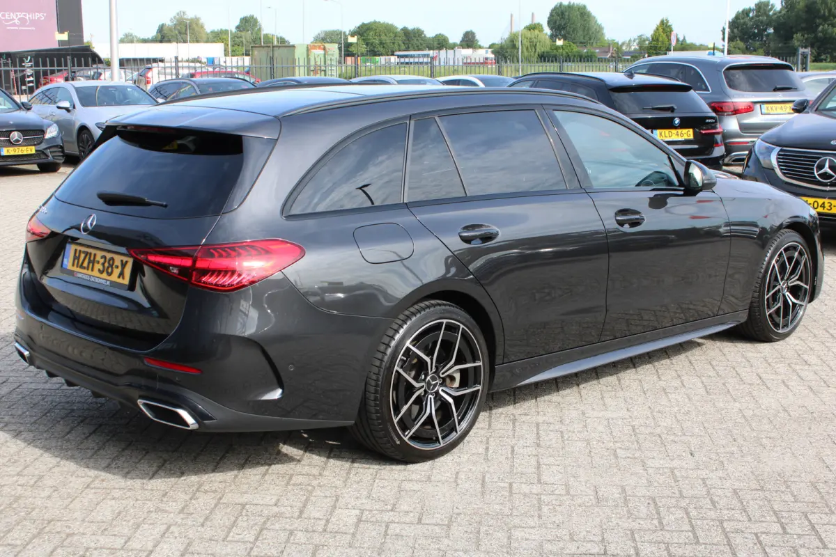 300e AMG Line NIGHT PAKKET DISTRONIC SFEER CARPLAY CAMERA MULTIBEAM 19''