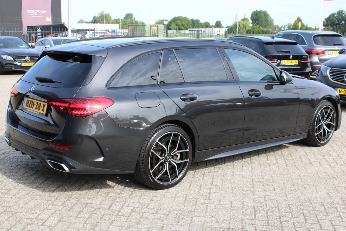 300e AMG Line NIGHT PAKKET DISTRONIC SFEER CARPLAY CAMERA MULTIBEAM 19''