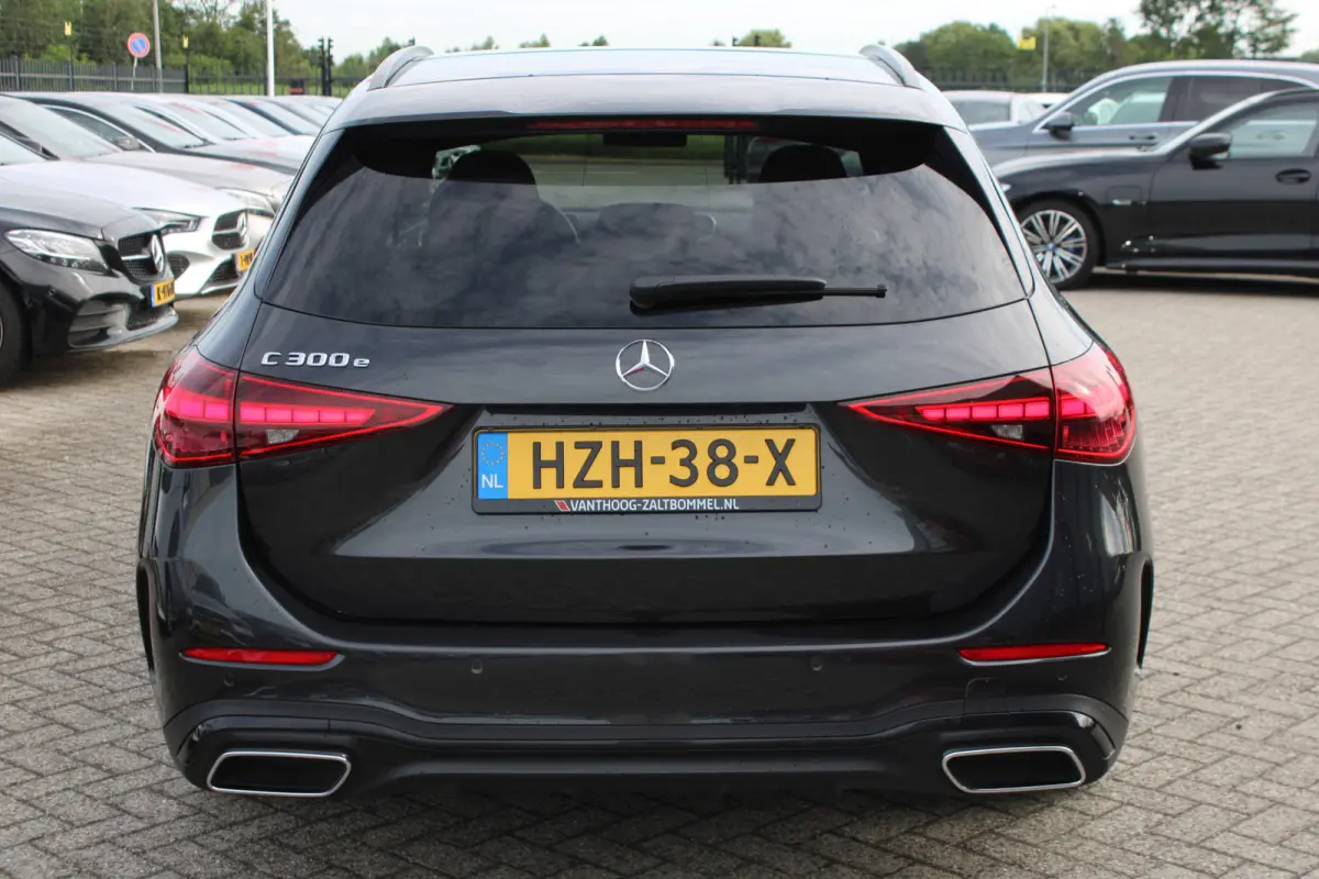 300e AMG Line NIGHT PAKKET DISTRONIC SFEER CARPLAY CAMERA MULTIBEAM 19''