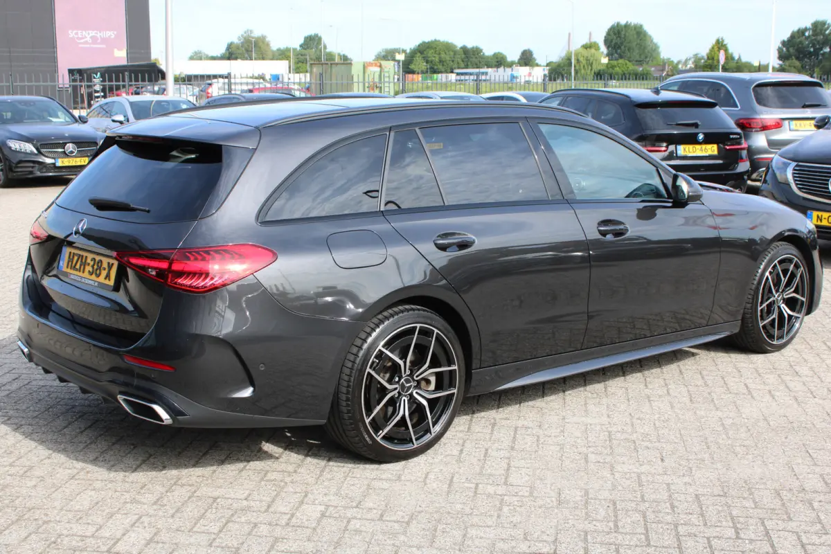 300e AMG Line NIGHT PAKKET DISTRONIC SFEER CARPLAY CAMERA MULTIBEAM 19''