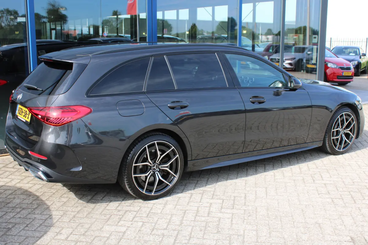 300e AMG Line NIGHT PAKKET DISTRONIC SFEER CARPLAY CAMERA MULTIBEAM 19''