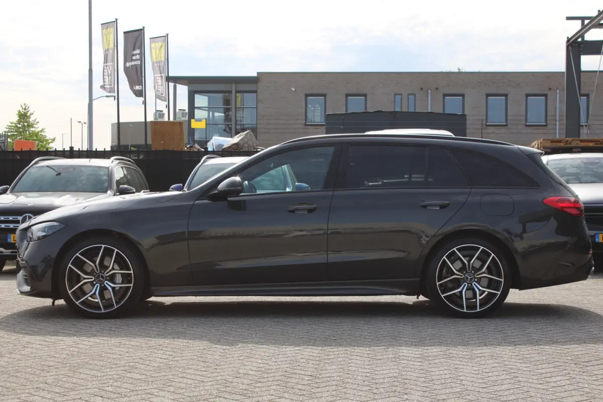 300e AMG Line NIGHT PAKKET DISTRONIC SFEER CARPLAY CAMERA MULTIBEAM 19''