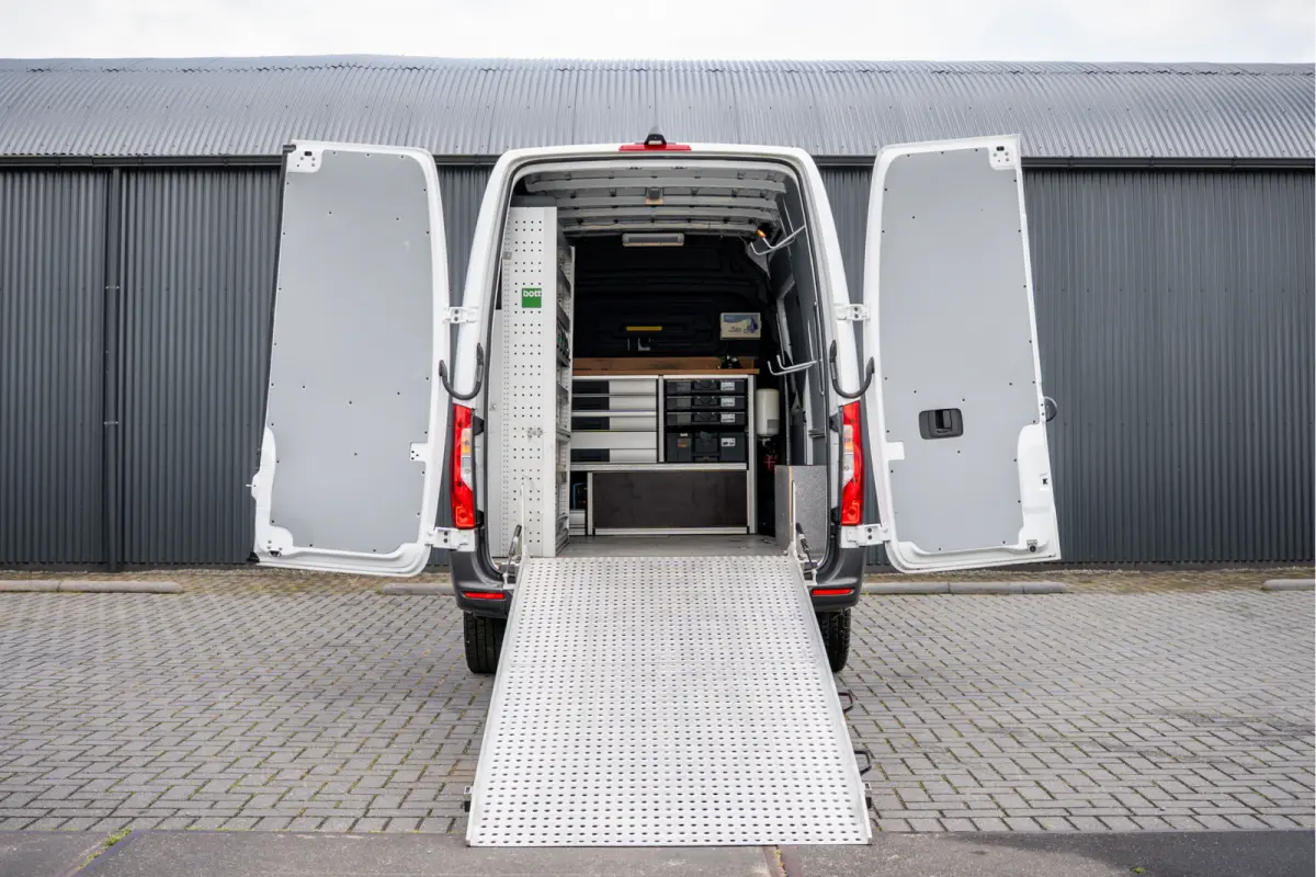 311 CDI RWD L2H2 | Volledig Ingericht | Mbux | Camera | Navi | Climatronic