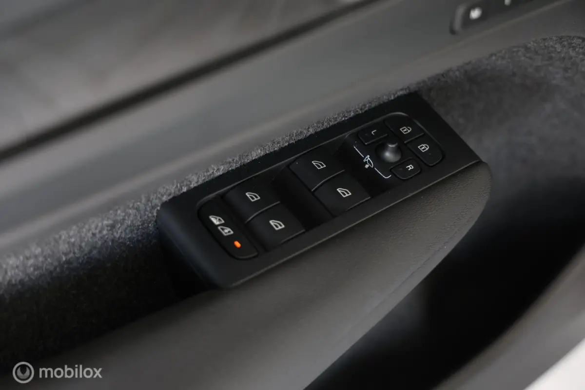 1.5 T4 Plug-in hybrid Plus Dark - Stoel/Stuurverwarming - 360 Camera - Carplay