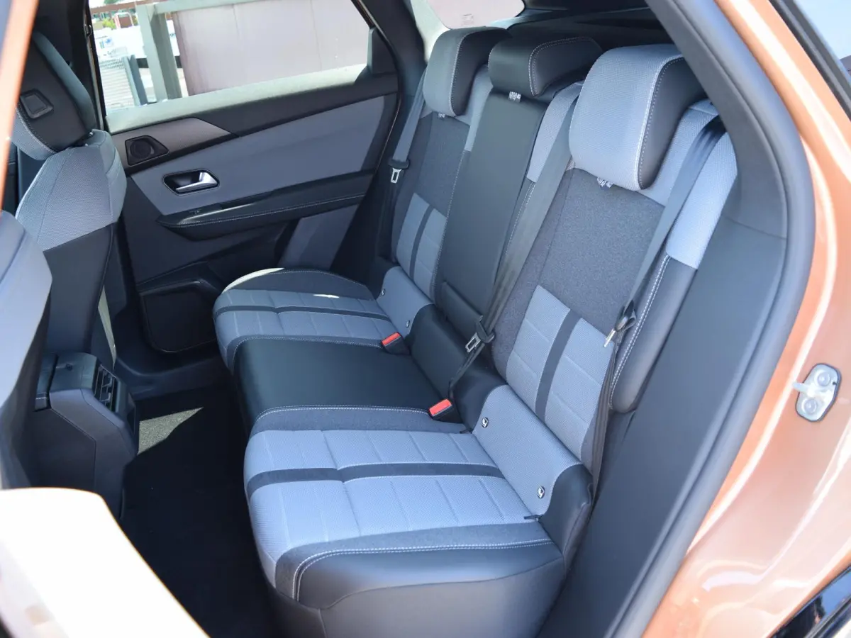 1.6 Turbo Plug-in-Hybrid GS | 195 PK | PANORAMADAK | AGR COMFORTSTOEL | ELEKTRISCHE ACHTERKLEP |