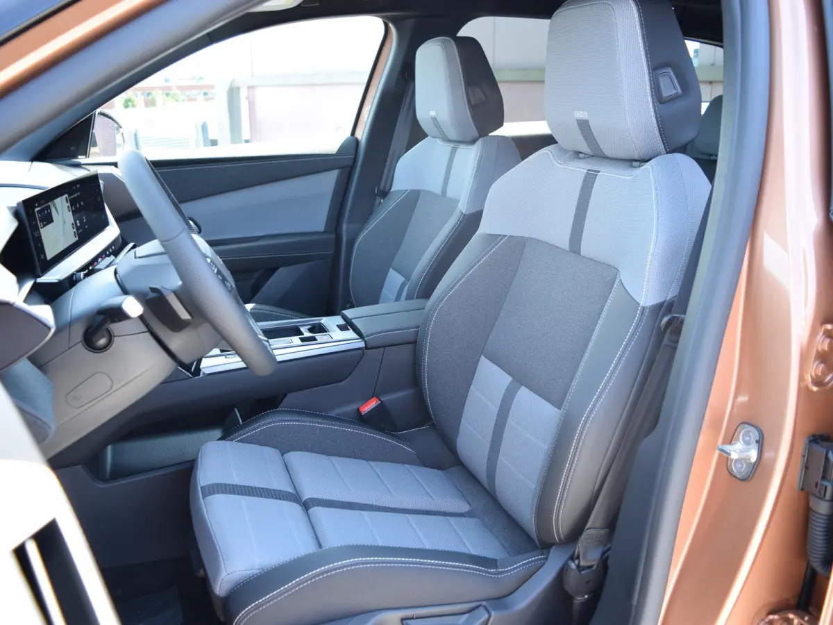 1.6 Turbo Plug-in-Hybrid GS | 195 PK | PANORAMADAK | AGR COMFORTSTOEL | ELEKTRISCHE ACHTERKLEP |