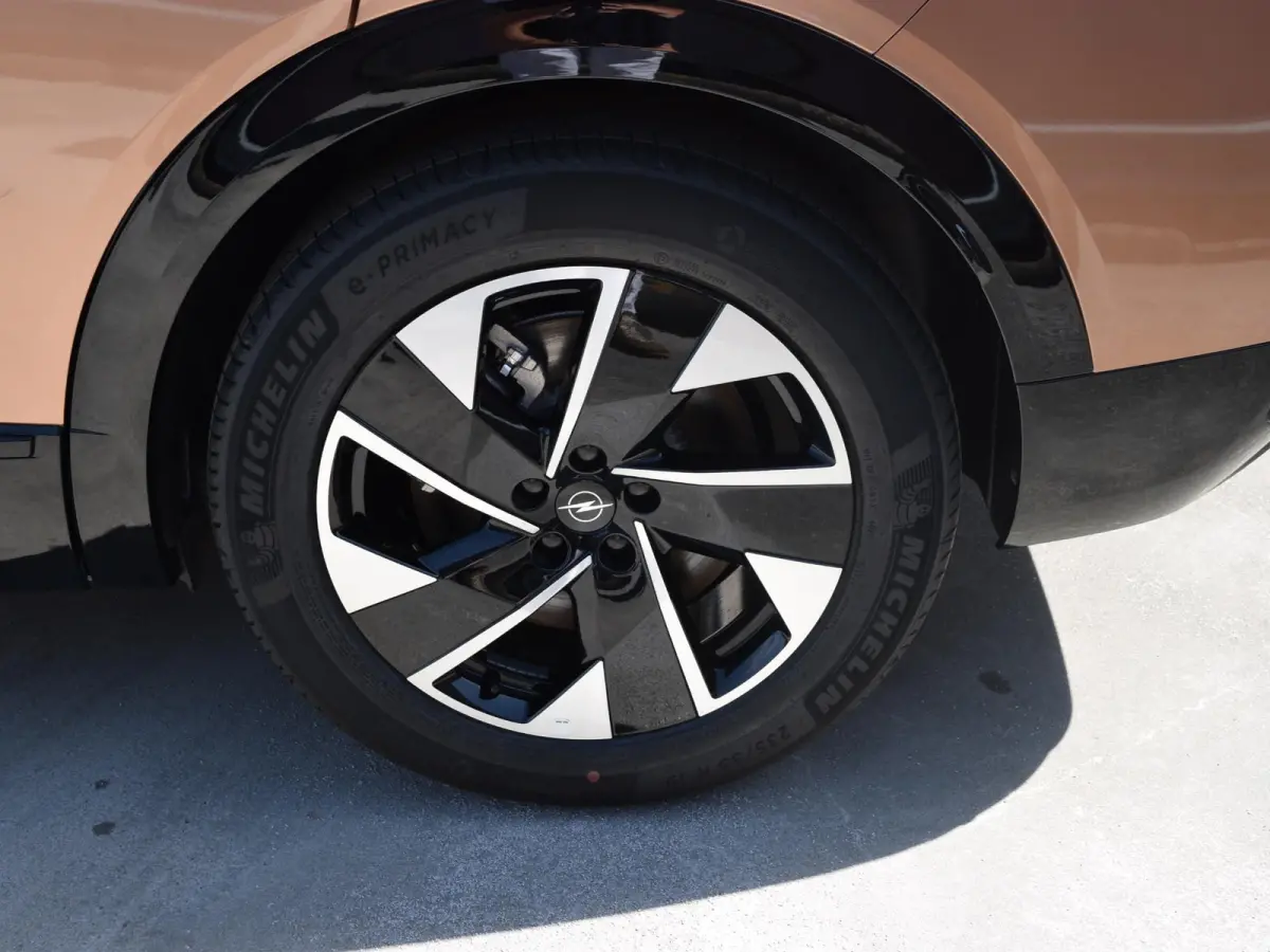 1.6 Turbo Plug-in-Hybrid GS | 195 PK | PANORAMADAK | AGR COMFORTSTOEL | ELEKTRISCHE ACHTERKLEP |