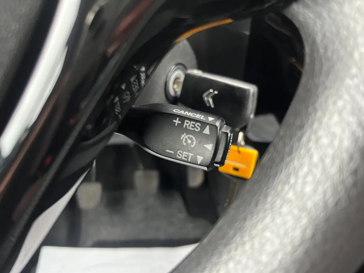 1.0 VTi Feel NL.Auto/Achteruitrijcamera/Carplay/Airco/5Deurs/DAB+/Bluetooth/Nieuwe APK
