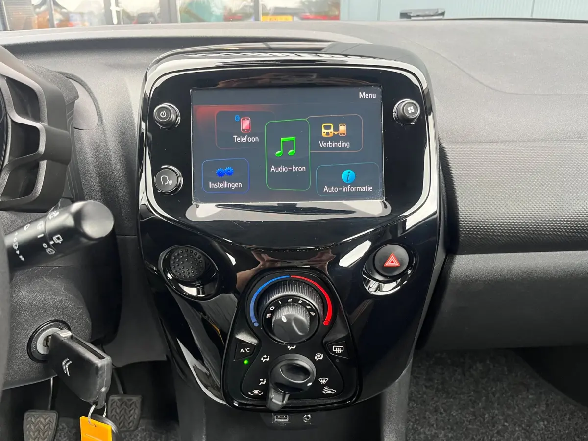 1.0 VTi Feel NL.Auto/Achteruitrijcamera/Carplay/Airco/5Deurs/DAB+/Bluetooth/Nieuwe APK