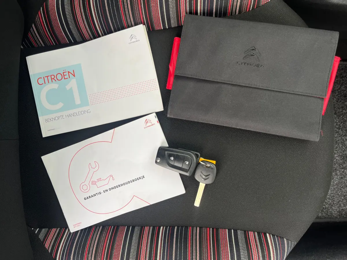 1.0 VTi Feel NL.Auto/Achteruitrijcamera/Carplay/Airco/5Deurs/DAB+/Bluetooth/Nieuwe APK
