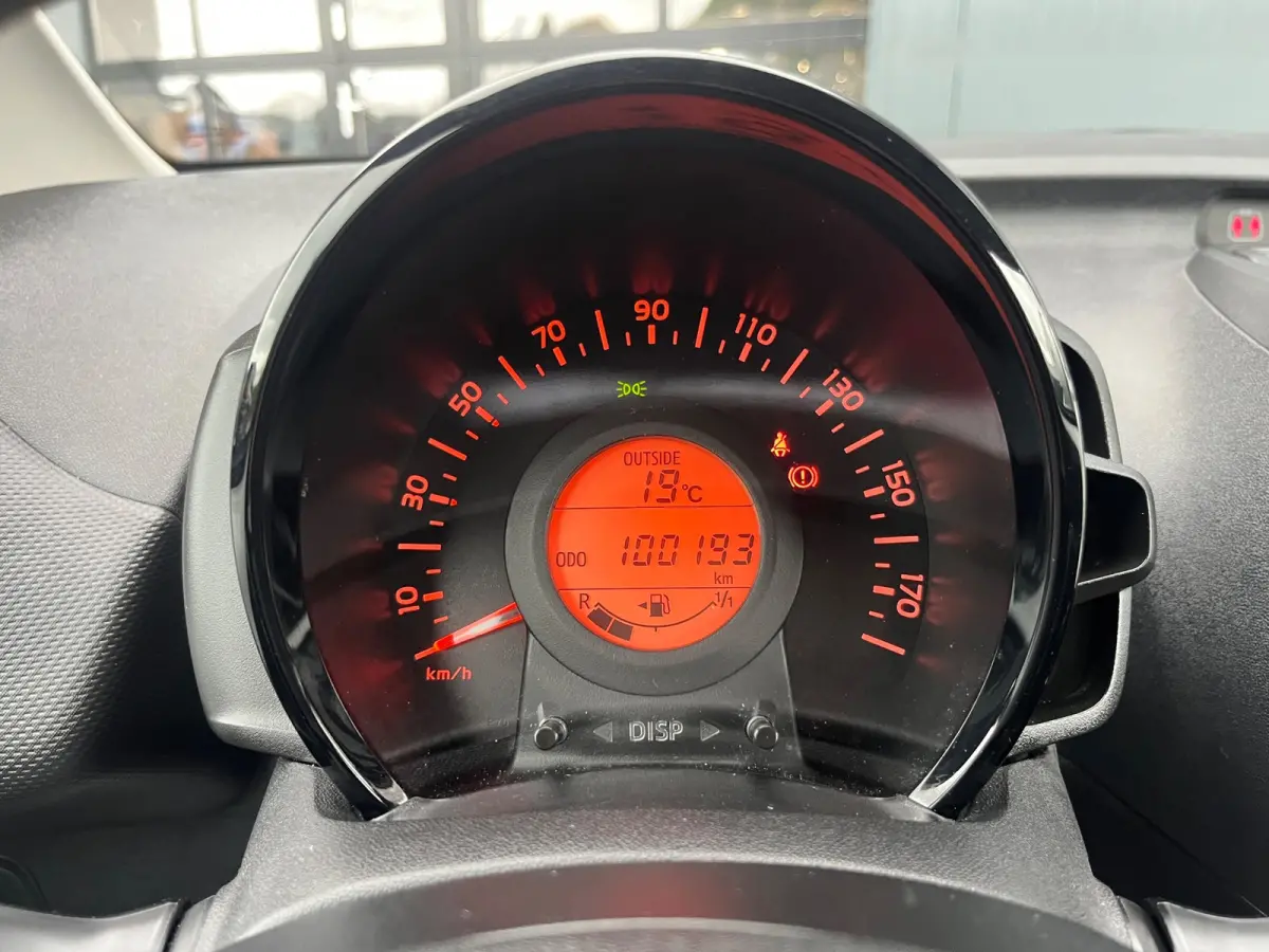 1.0 VTi Feel NL.Auto/Achteruitrijcamera/Carplay/Airco/5Deurs/DAB+/Bluetooth/Nieuwe APK