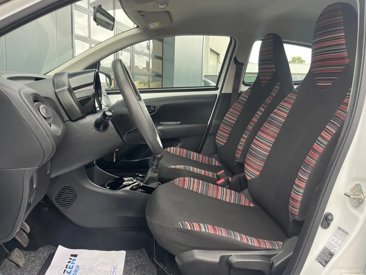 1.0 VTi Feel NL.Auto/Achteruitrijcamera/Carplay/Airco/5Deurs/DAB+/Bluetooth/Nieuwe APK