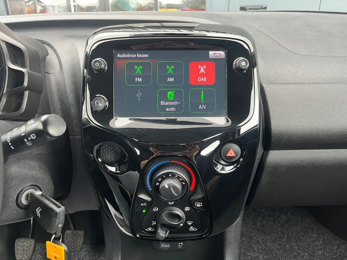 1.0 VTi Feel NL.Auto/Achteruitrijcamera/Carplay/Airco/5Deurs/DAB+/Bluetooth/Nieuwe APK