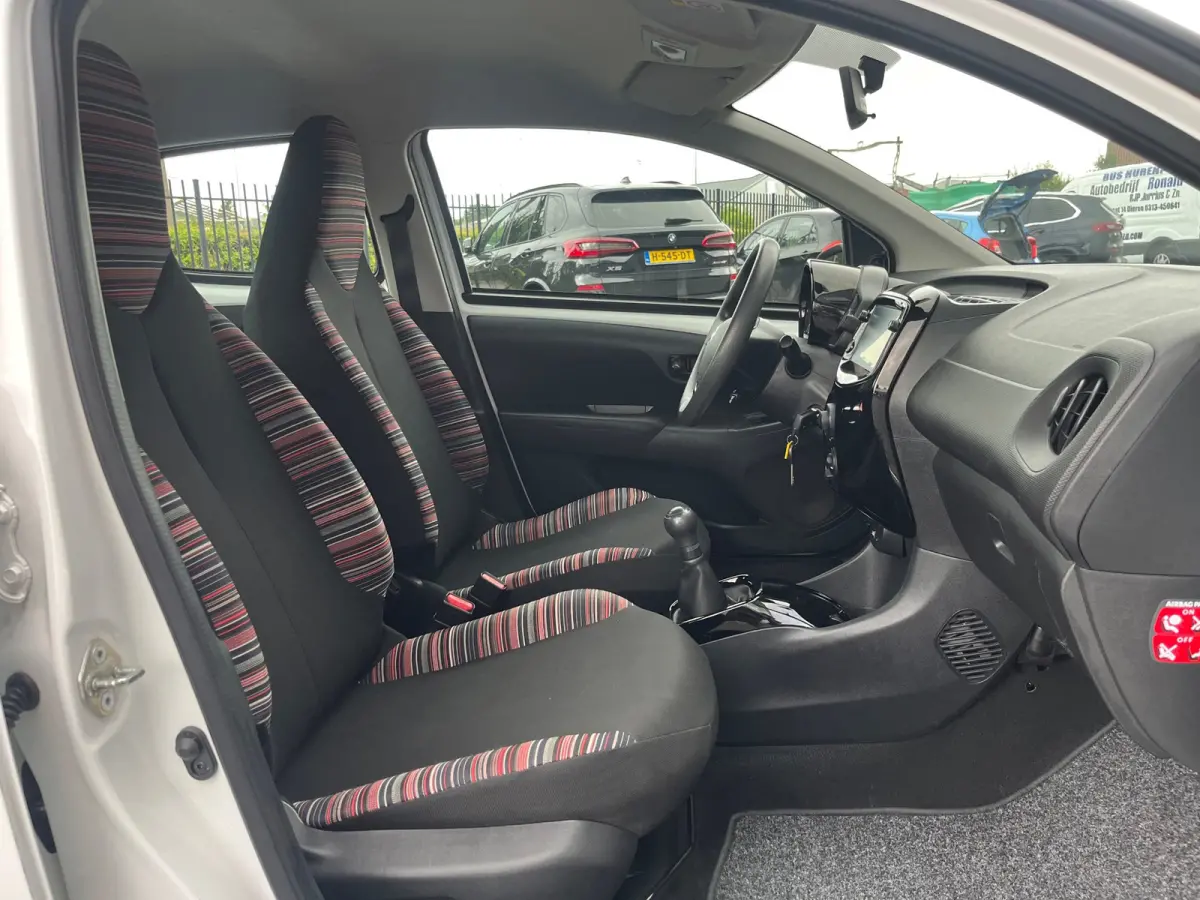 1.0 VTi Feel NL.Auto/Achteruitrijcamera/Carplay/Airco/5Deurs/DAB+/Bluetooth/Nieuwe APK