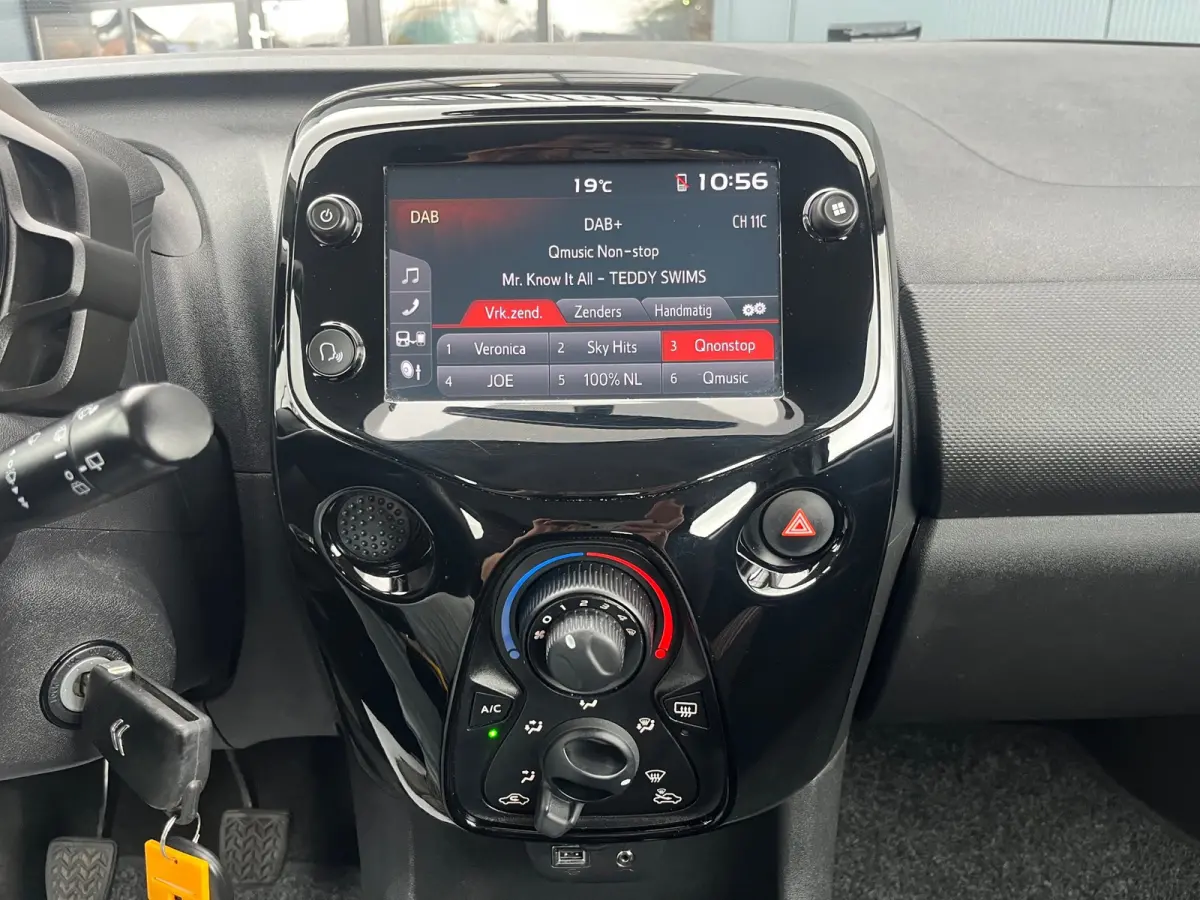 1.0 VTi Feel NL.Auto/Achteruitrijcamera/Carplay/Airco/5Deurs/DAB+/Bluetooth/Nieuwe APK