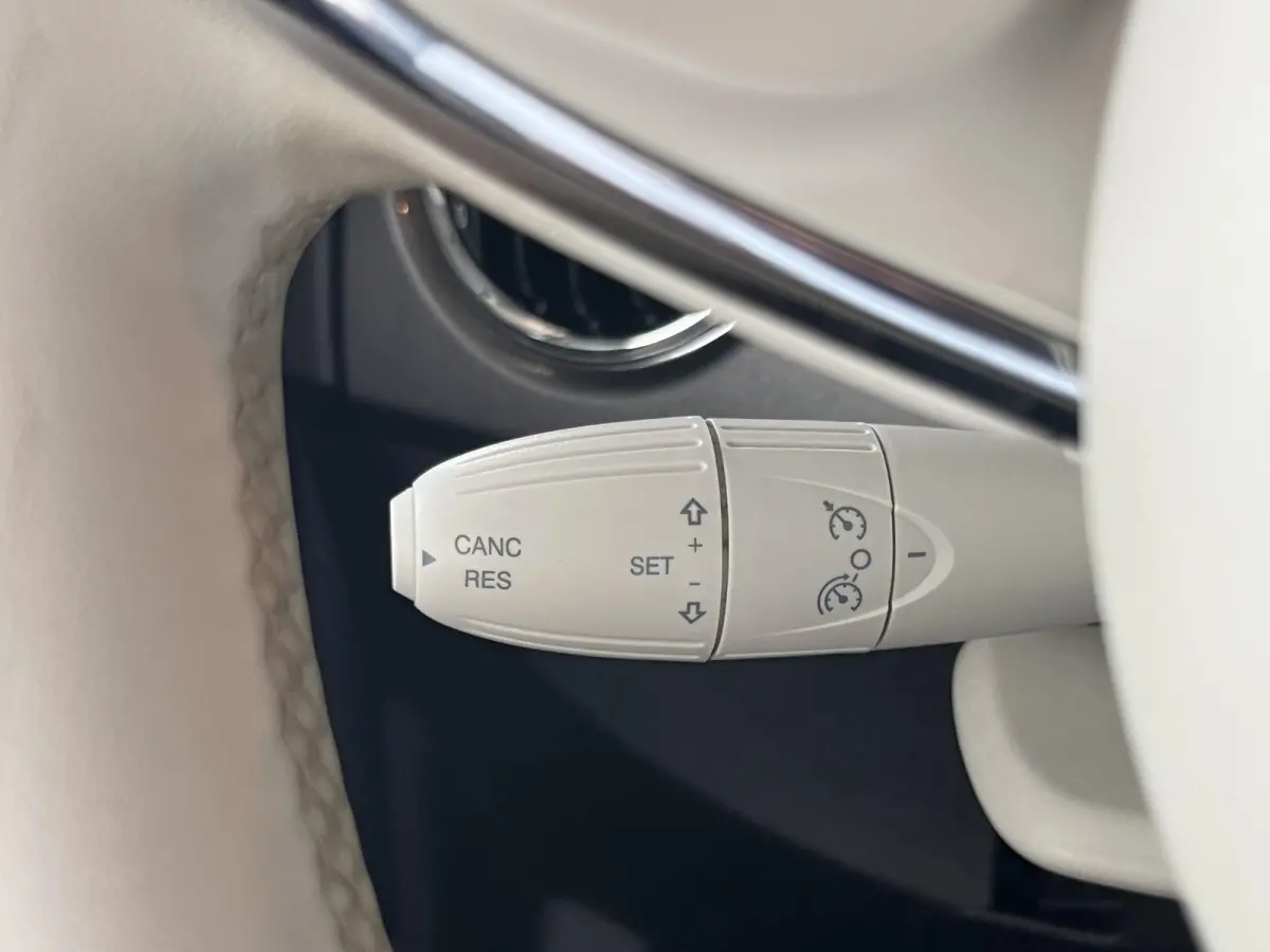 1.0 Hybrid Lounge | NL Auto/2e Eig./Voll.Historie/Airco/Cruise/15"/Apple CarPlay-Android Auto