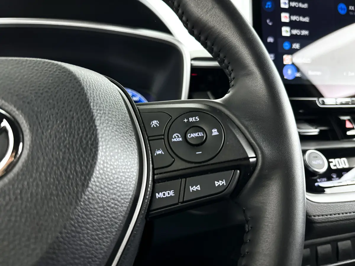 Hybrid 140 Style | Parkeercamera | Keyless start | Cruise control adaptief | Apple Carplay/Android Auto