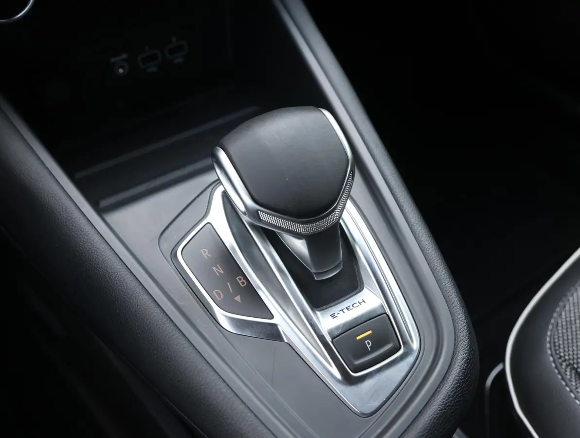 1.6 E-Tech Plug-in Hybrid 160 Intens | Accu 91% | Trekhaak | Navigatie | Camera achter | Keyless entry en start