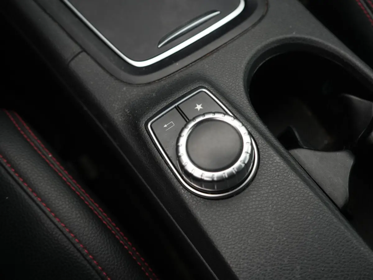 180 AMG Night Edition Plus AUTOMAAT | PANORAMADAK | TREKHAAK | AMG-PAKKET | NAVIGATIE | CAMERA | STOELVERWARMING | AIRCO | CRUISE | 12 MAANDEN BOVAG GARANTIE |