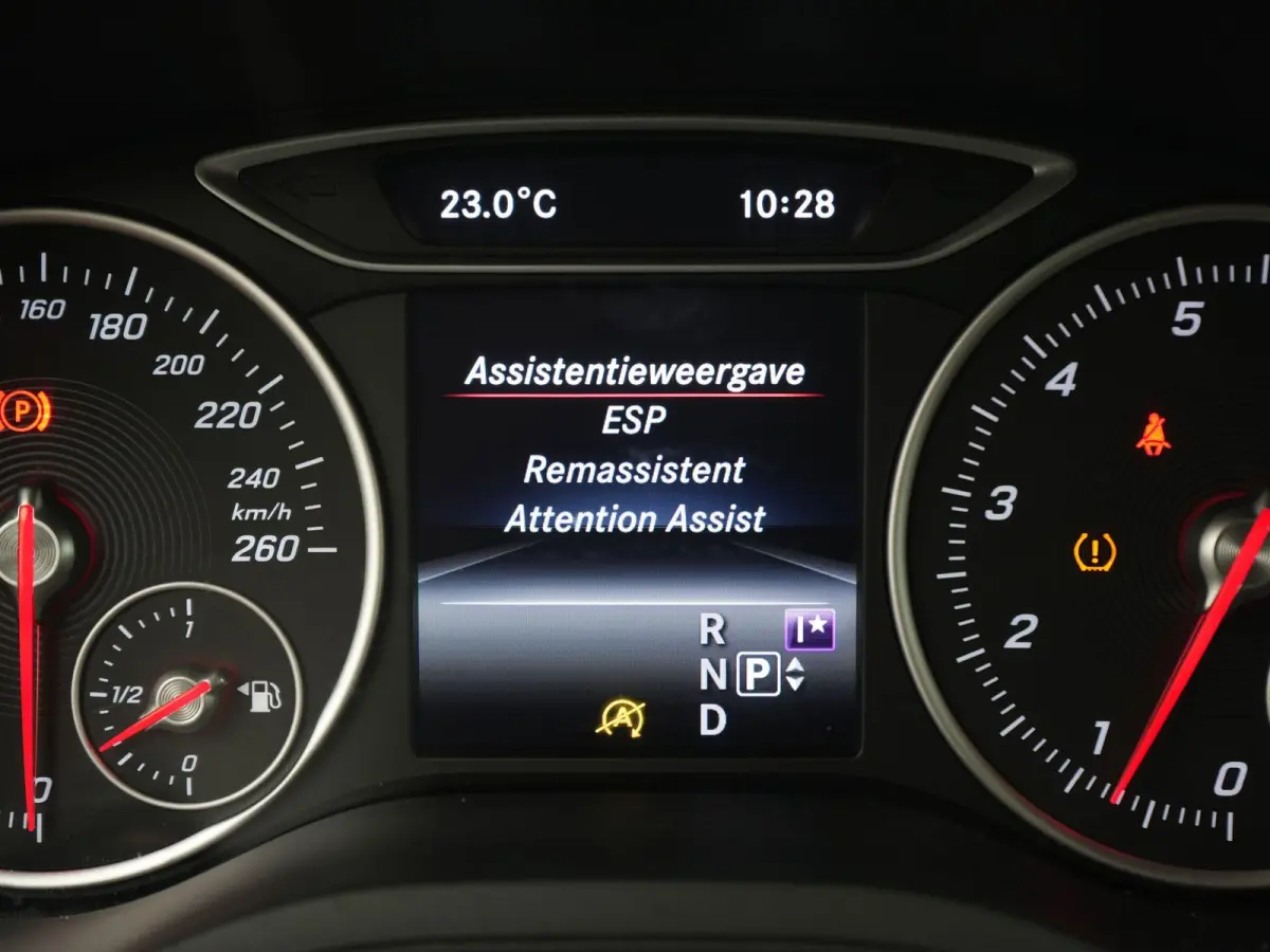180 AMG Night Edition Plus AUTOMAAT | PANORAMADAK | TREKHAAK | AMG-PAKKET | NAVIGATIE | CAMERA | STOELVERWARMING | AIRCO | CRUISE | 12 MAANDEN BOVAG GARANTIE |